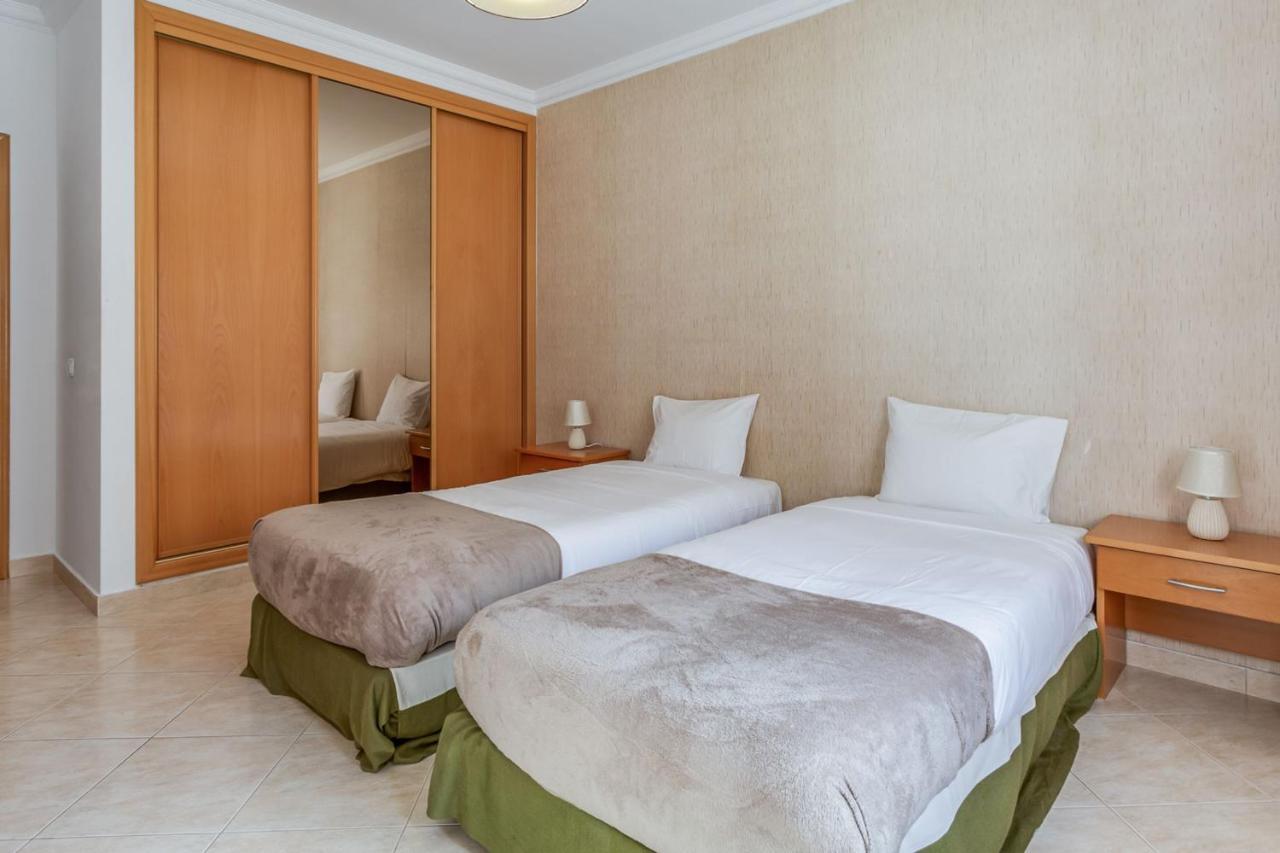 Spacious 2 Bdr Apartment W/ Patio By Lovelystay Armacao de Pera Exterior photo