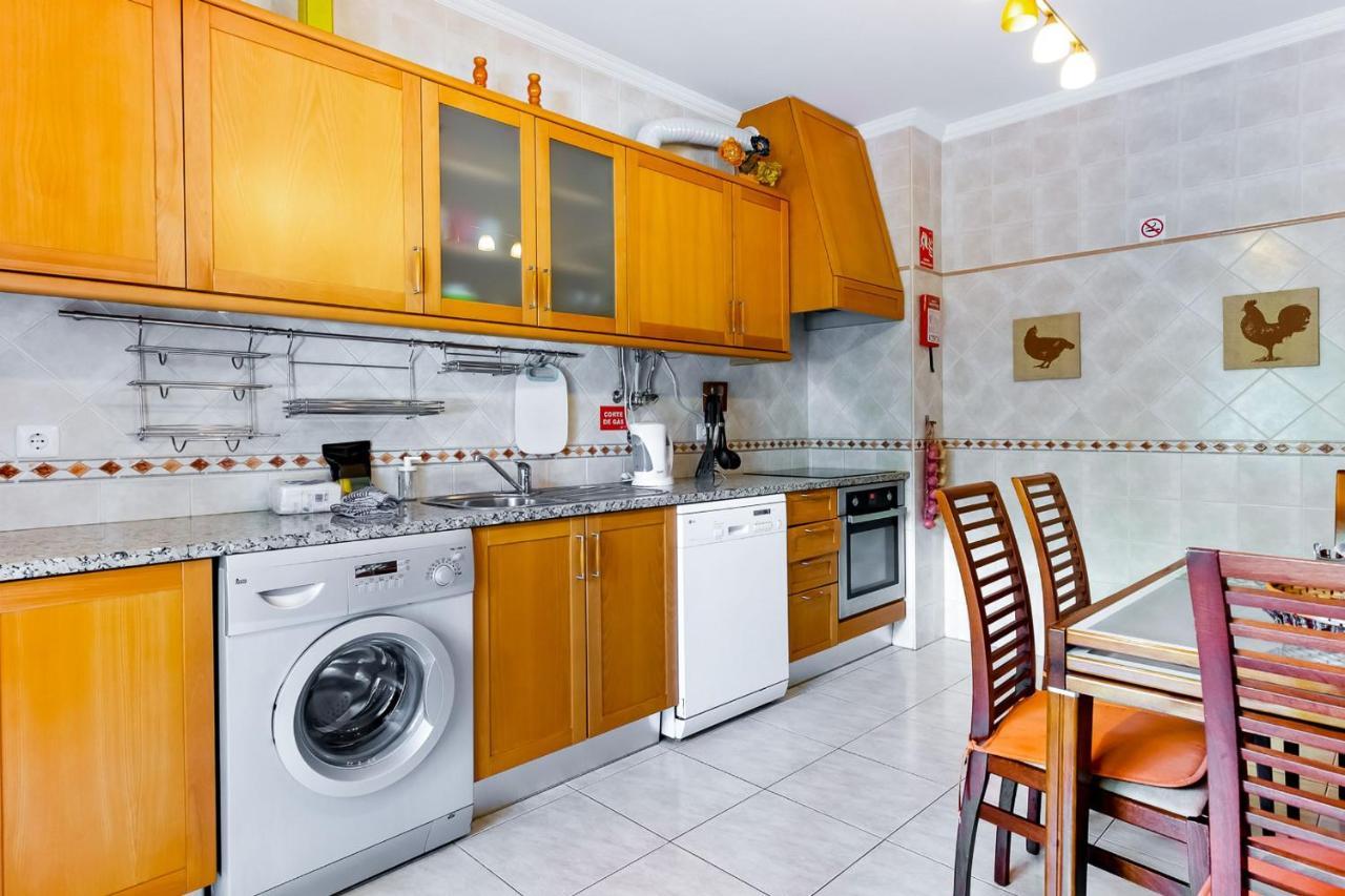 Spacious 2 Bdr Apartment W/ Patio By Lovelystay Armacao de Pera Exterior photo