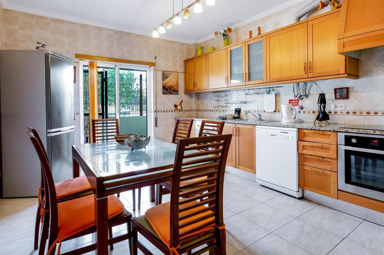 Spacious 2 Bdr Apartment W/ Patio By Lovelystay Armacao de Pera Exterior photo