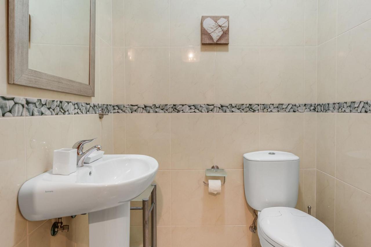 Spacious 2 Bdr Apartment W/ Patio By Lovelystay Armacao de Pera Exterior photo