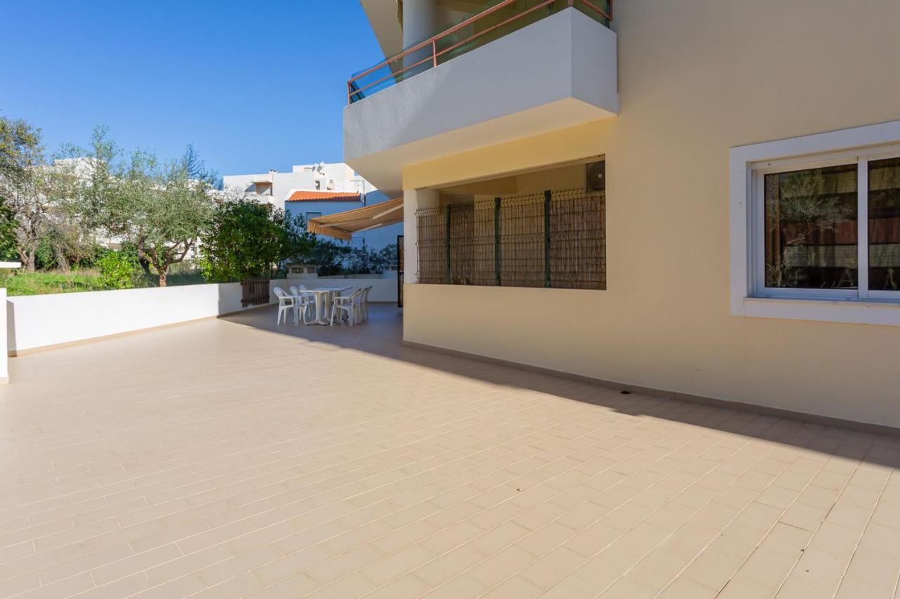 Spacious 2 Bdr Apartment W/ Patio By Lovelystay Armacao de Pera Exterior photo