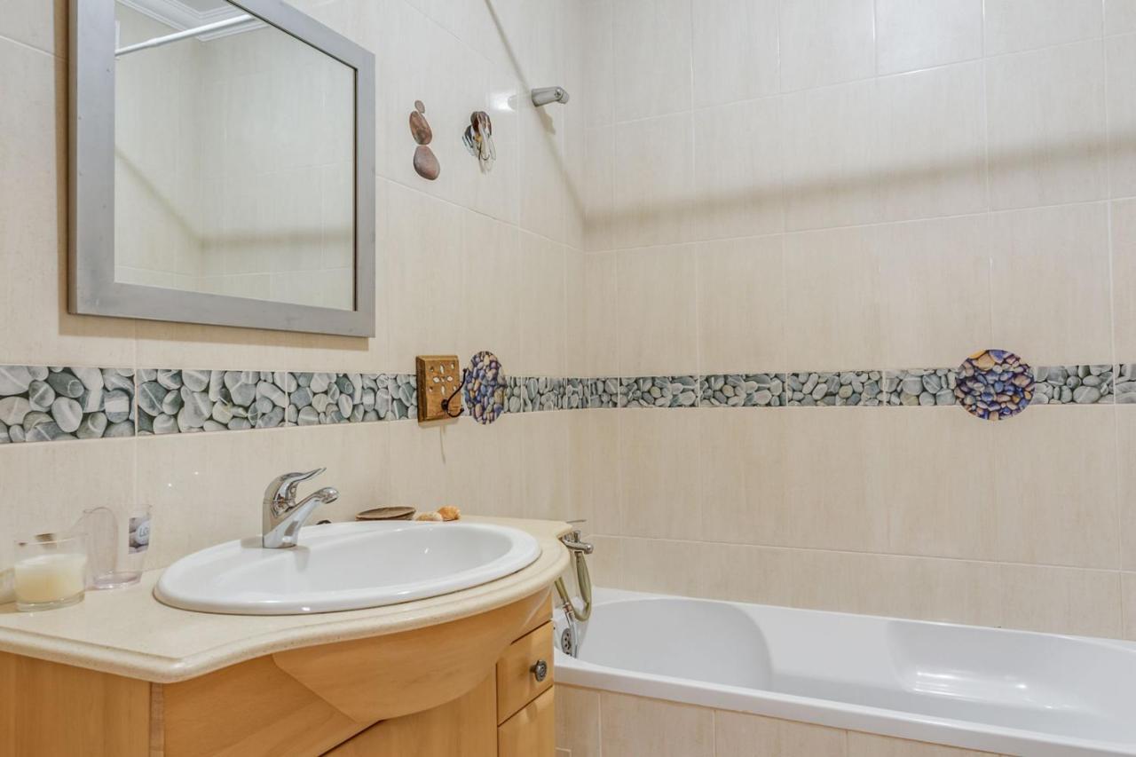 Spacious 2 Bdr Apartment W/ Patio By Lovelystay Armacao de Pera Exterior photo
