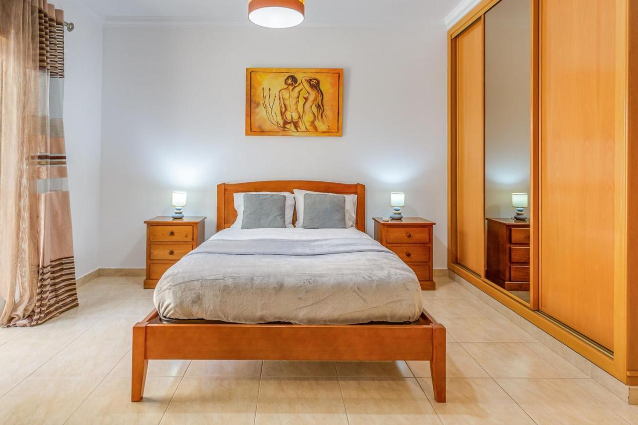 Spacious 2 Bdr Apartment W/ Patio By Lovelystay Armacao de Pera Exterior photo